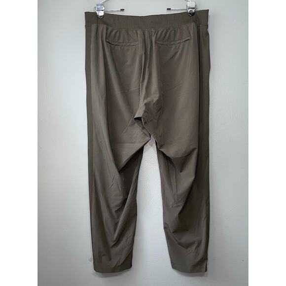 Athleta Size 18 Green Brooklyn Ankle Pants Lightweight Travel Casual Athleisure - Picture 6 of 15